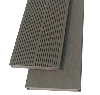 Antrasit Lantai WPC Decking Teras Komposit Kontemporer Untuk Balkon Luar Ruangan