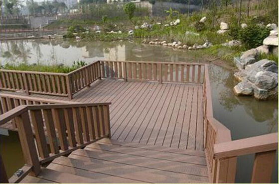 Pagar WPC Slat Vertikal UV-Stabil untuk Komunitas Perumahan