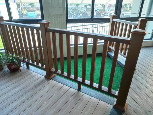 Bingkai Aluminium WPC Anggar Slat Style Keamanan Rumah Luar Ruangan