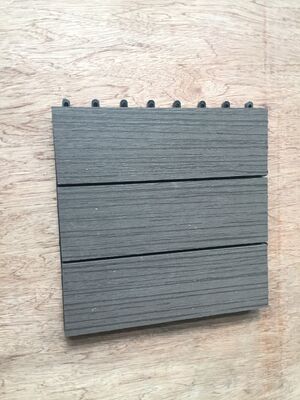 Ubin Dek WPC Rumah Luar Ruangan 30x30CM Lantai DIY Tahan Lama dengan Tampilan Kayu Alami
