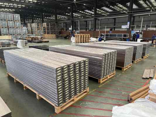 Panel Dinding Cladding Koekstrusi Wpc Eksterior Dekorasi Rumah Modern Luar Ruangan Tahan Uv