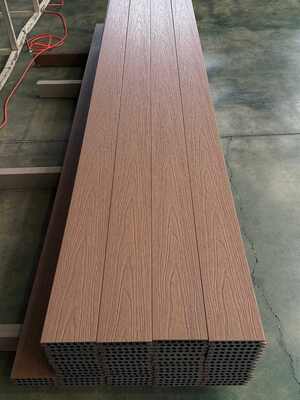 Panel Komposit Bahan Bangunan Tahan Lama Decking Furnitur Luar Ruangan WPC