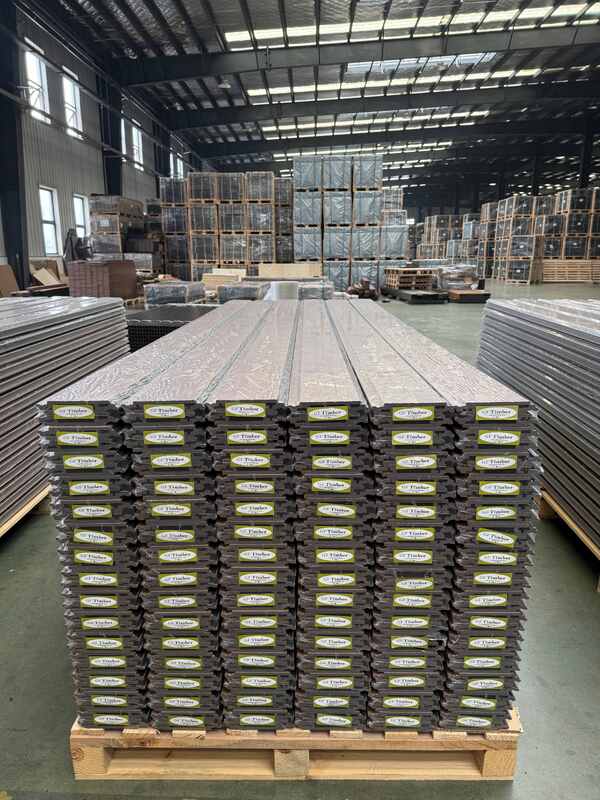 Panel Dinding Cladding Koekstrusi Wpc Eksterior Dekorasi Rumah Modern Luar Ruangan Tahan Uv