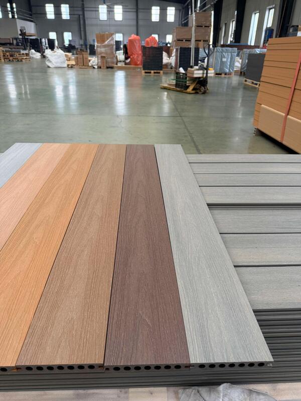 Grosir Kolam Renang Tahan Air Warna Ganda Coextrusion Wpc Decking Komposit Plastik Kayu